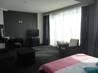 Отель Hotel Neptun Видин Номер-студио с кроватью размера "king-size" и диван-кроватью-4