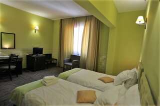 Отель Hotel Neptun Видин Двухместный номер с 1 кроватью или 2 отдельными кроватями-1